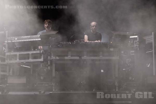 THE CHEMICAL BROTHERS - 2015-08-30 - SAINT CLOUD - Domaine National - Grande Scene - 